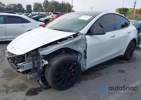 2022 Tesla Model Y Long Range Dual Motor All-Wheel Drive z USA, uszkodzony, nr VIN 7SAYGDEE8NF386043